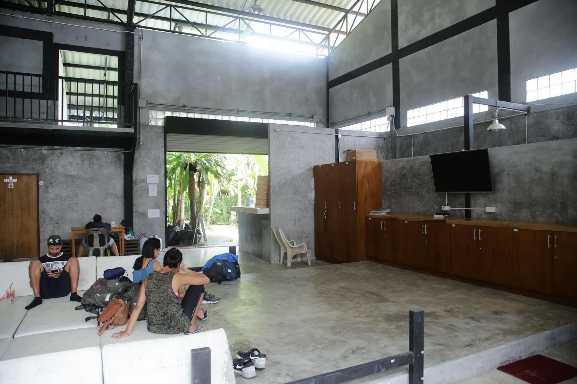 Oyo 585 Freedom Hostel @ Phi Phi Extérieur photo